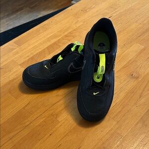 Nike Boy’s Black and Neon Yellow Shoes Air Force 1 size 1Y